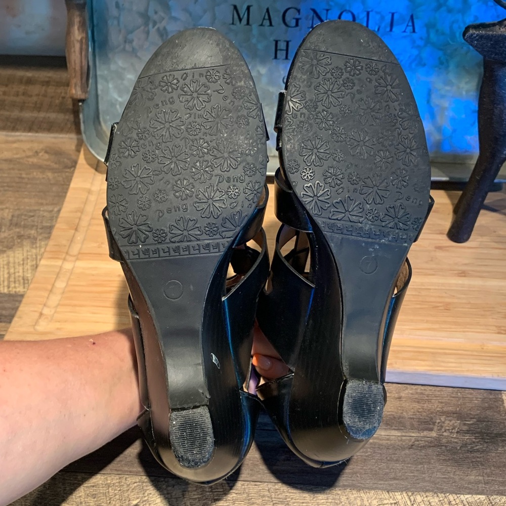 Beautiful black strappy wedges - Picture 4 of 5